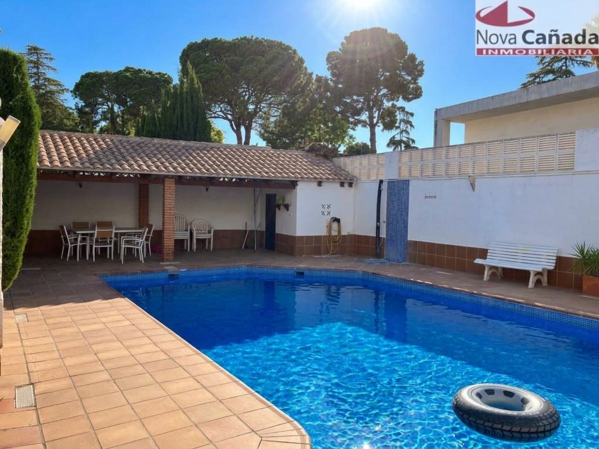 ¡Espectacular Chalet Independiente en La Cañada! 